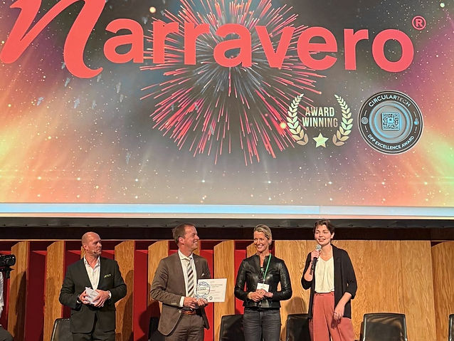 Narravero-Team nimmt Award "Maturity in Action" entgegen